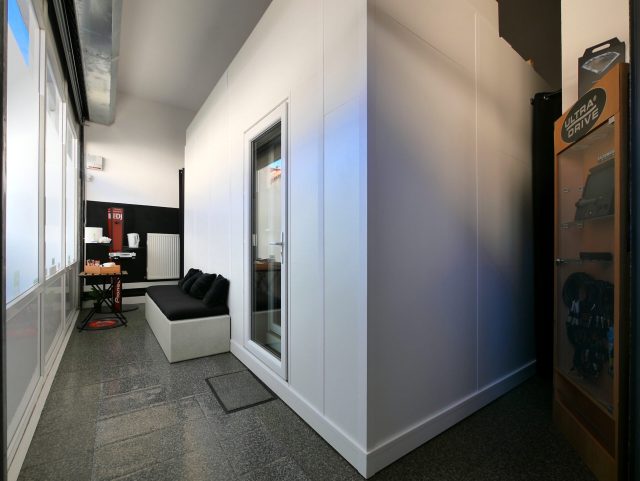 studio de répétition studio de musique cabine acoustique isolation mixage
insonorisation HDS studios HDS Cabines Studio d’enregistrement école de musique
rehearsal studio music studio acoustic booth isolation mixing
soundproofing HDS studios HDS booths recording studio music school